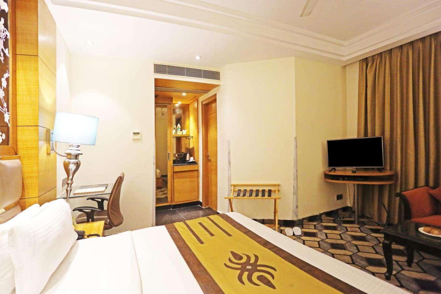 Airport Hotel Claytone Neu-Delhi Exterior foto